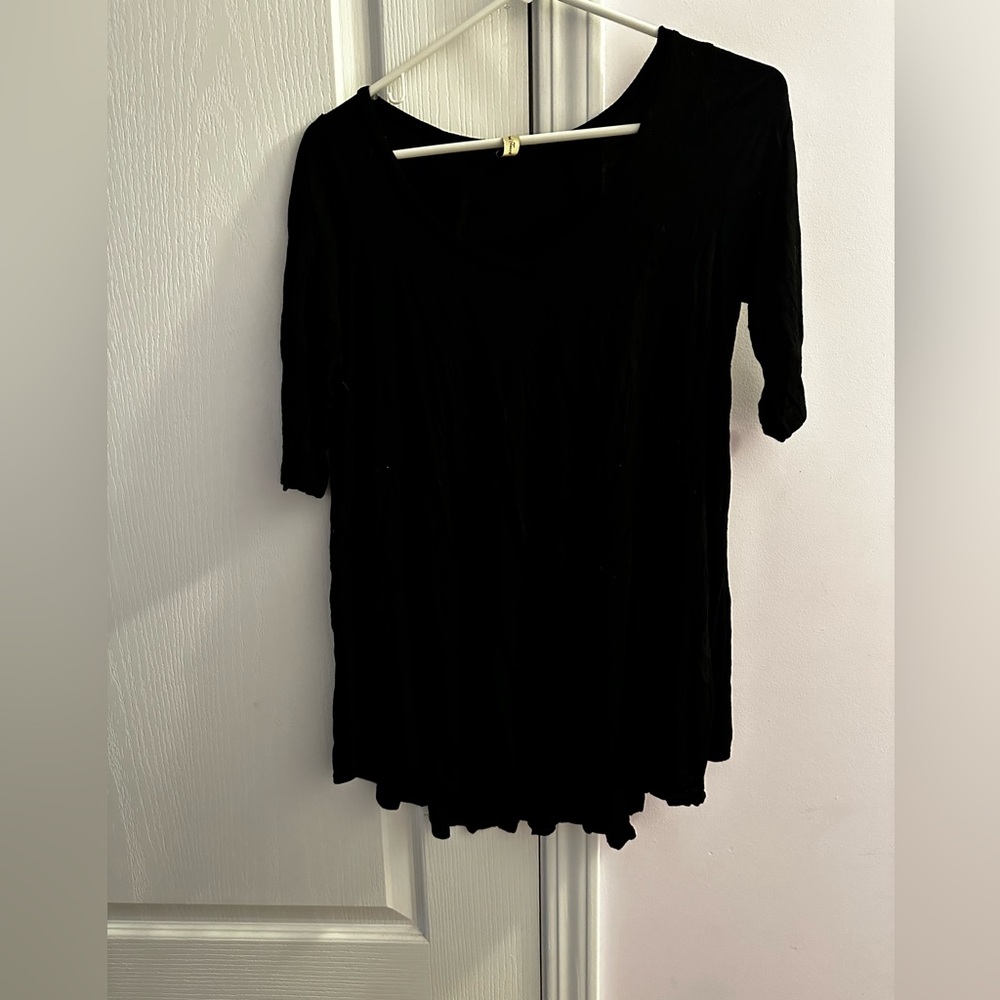 V-neck, quarter length flowy top